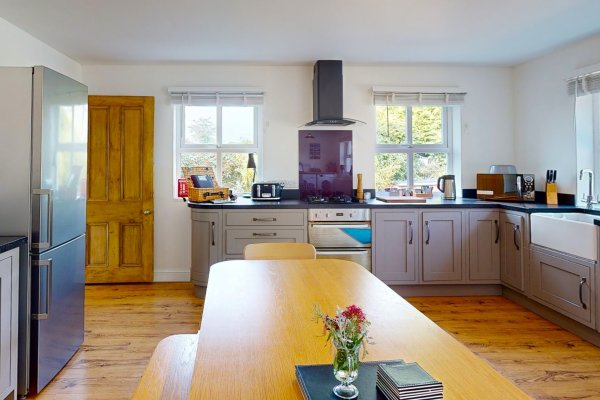 3_Schoolhouse Fenwick-spacious kitchen and dining