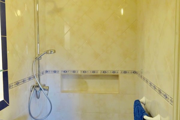 Master disabled shower room