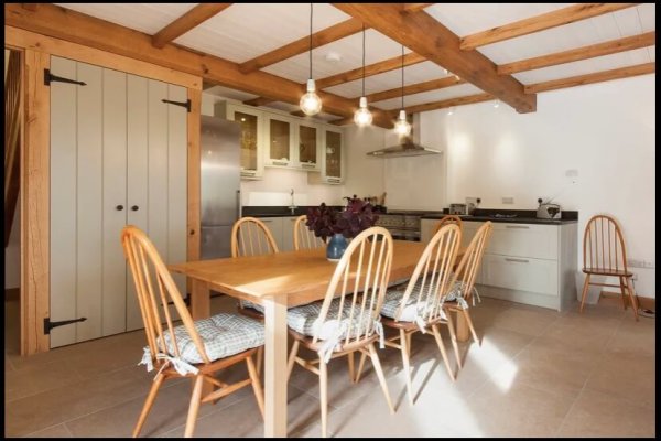 Kitchen Dining area
